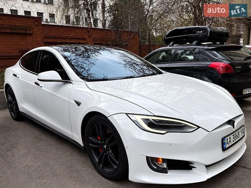 Tesla Model S 2015