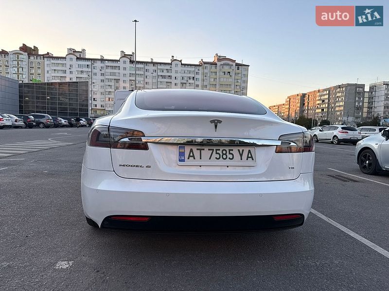Ліфтбек Tesla Model S 2017 в Івано-Франківську