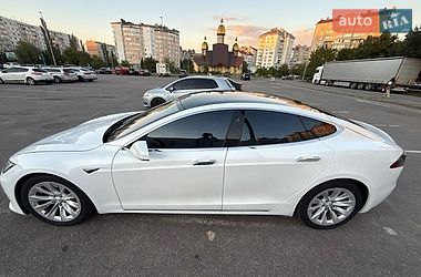 Ліфтбек Tesla Model S 2017 в Івано-Франківську