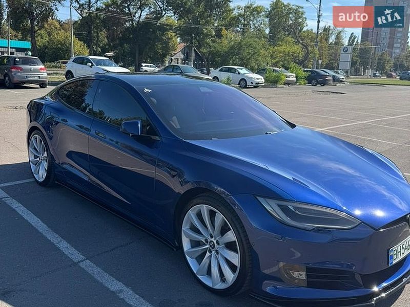 Лифтбек Tesla Model S 2017 в Одессе