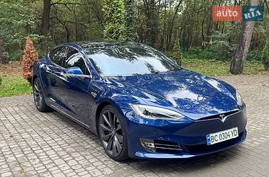 Ліфтбек Tesla Model S 2016 в Львові