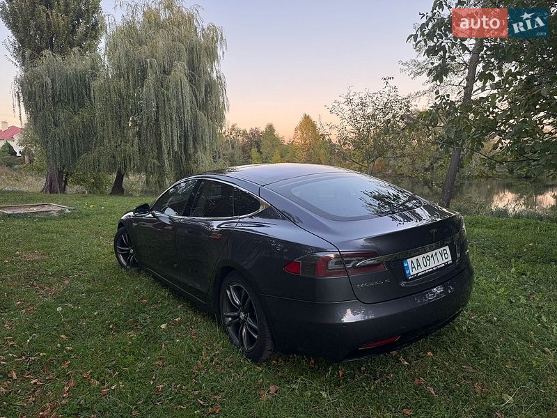 Ліфтбек Tesla Model S 2015 в Києві