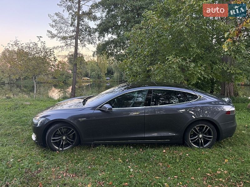 Ліфтбек Tesla Model S 2015 в Києві