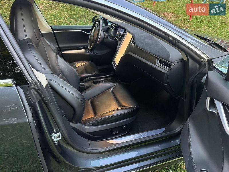 Ліфтбек Tesla Model S 2015 в Києві