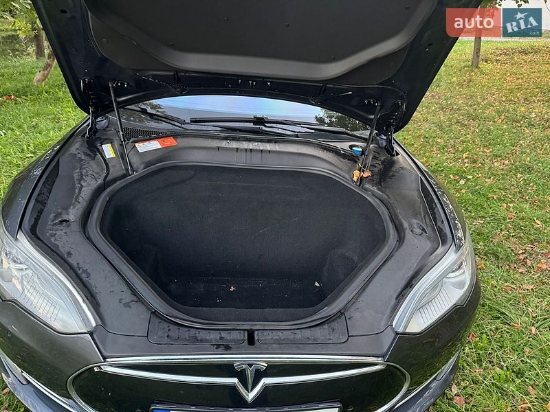 Ліфтбек Tesla Model S 2015 в Києві