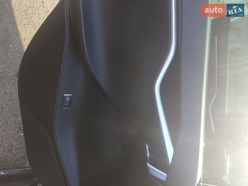 Ліфтбек Tesla Model S 2016 в Києві