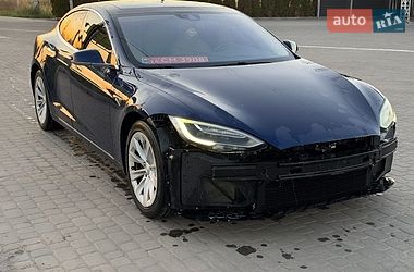 Лифтбек Tesla Model S 2016 в Львове