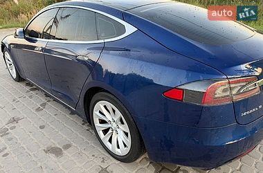 Лифтбек Tesla Model S 2016 в Львове