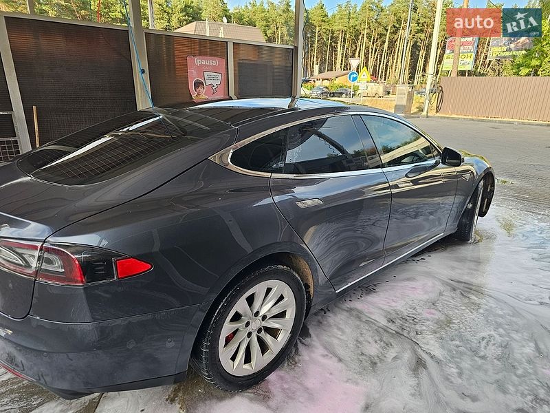 Ліфтбек Tesla Model S 2015 в Києві