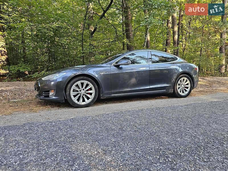 Ліфтбек Tesla Model S 2015 в Києві