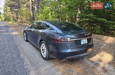 Ліфтбек Tesla Model S 2015 в Києві