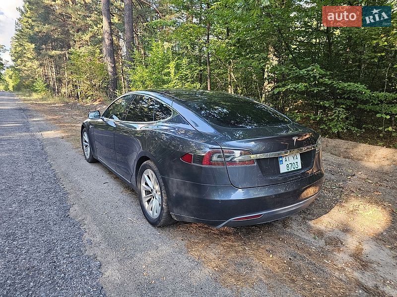 Ліфтбек Tesla Model S 2015 в Києві