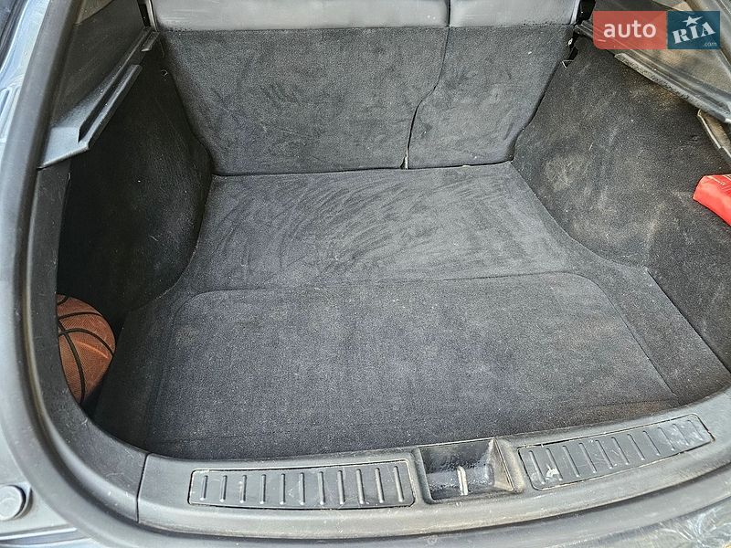 Ліфтбек Tesla Model S 2015 в Києві