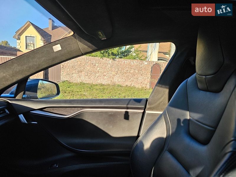 Ліфтбек Tesla Model S 2015 в Києві