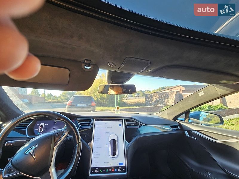 Ліфтбек Tesla Model S 2015 в Києві