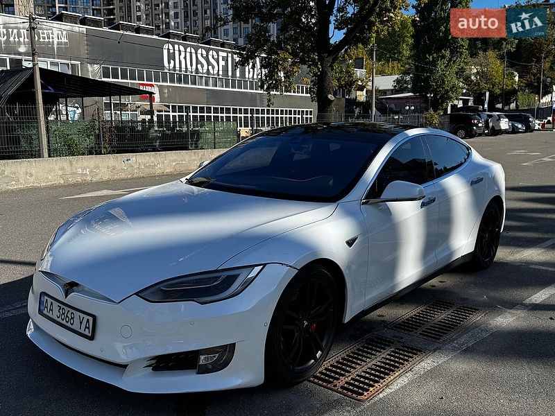 Tesla Model S 2015