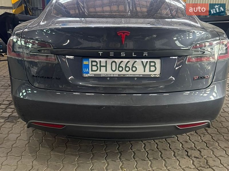 Лифтбек Tesla Model S 2015 в Одессе Лифтбек Tesla Model S 2015 в Одессе