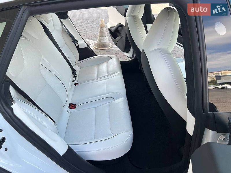 Лифтбек Tesla Model S 2021 в Одессе