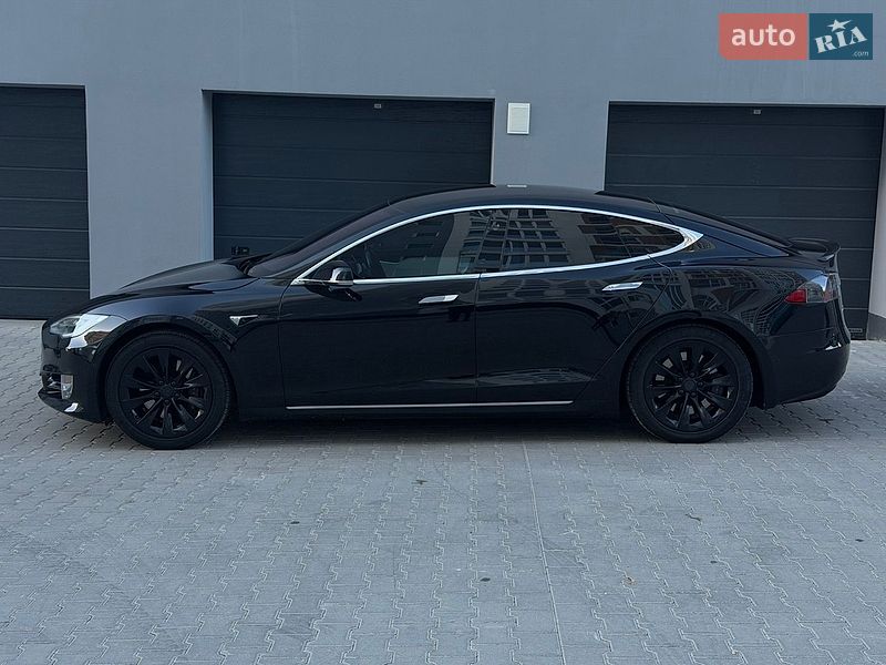 Ліфтбек Tesla Model S 2017 в Тернополі