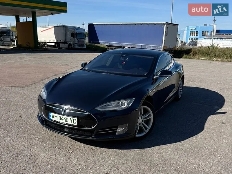 Tesla Model S 2014