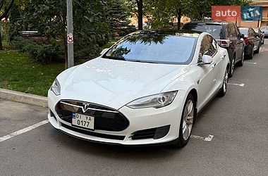 Ліфтбек Tesla Model S 2016 в Софіївській Борщагівці