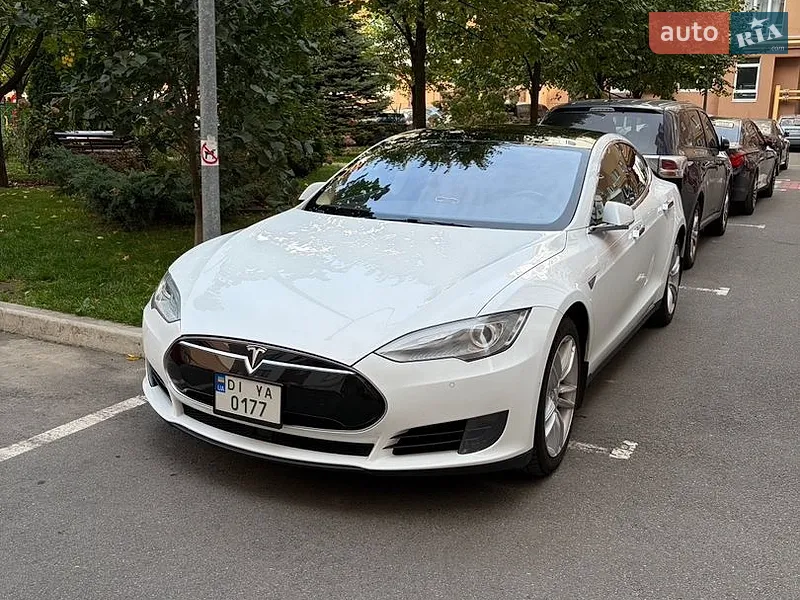 Tesla Model S 2016