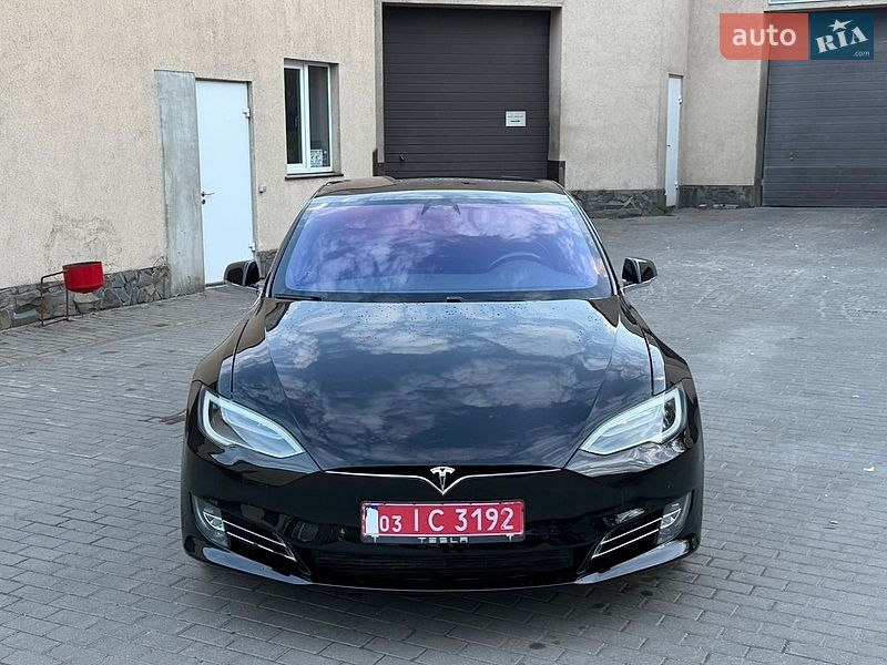 Лифтбек Tesla Model S 2017 в Владимире
