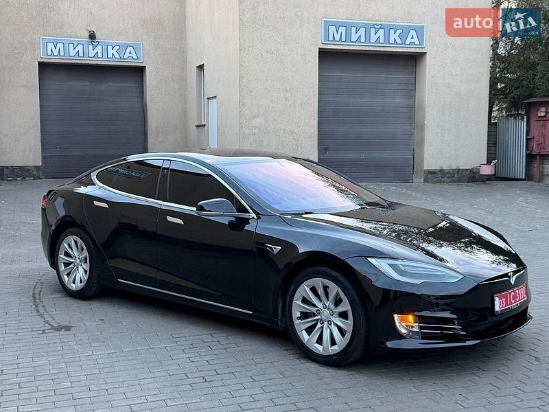 Лифтбек Tesla Model S 2017 в Владимире