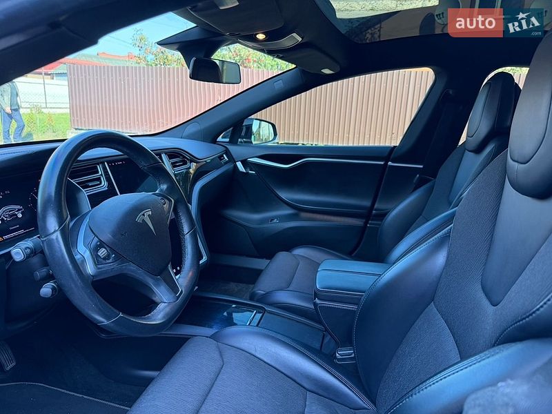 Лифтбек Tesla Model S 2017 в Владимире