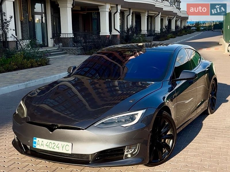 Лифтбек Tesla Model S 2018 в Киеве Лифтбек Tesla Model S 2018 в Киеве