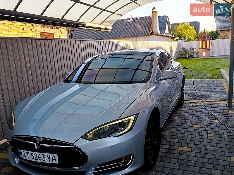 Tesla Model S 2014