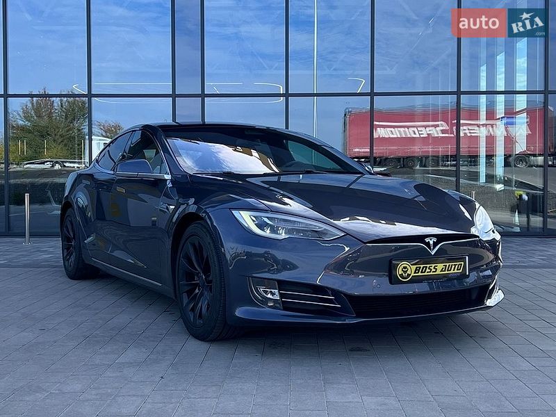Tesla Model S 2018