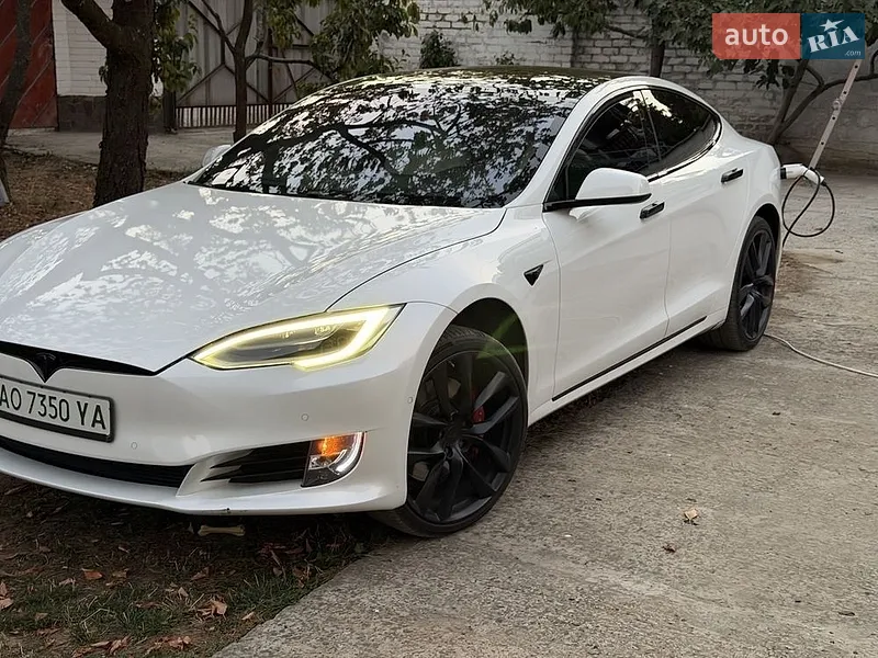 Tesla Model S 2020