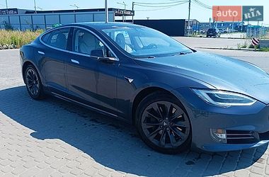 Лифтбек Tesla Model S 2018 в Львове