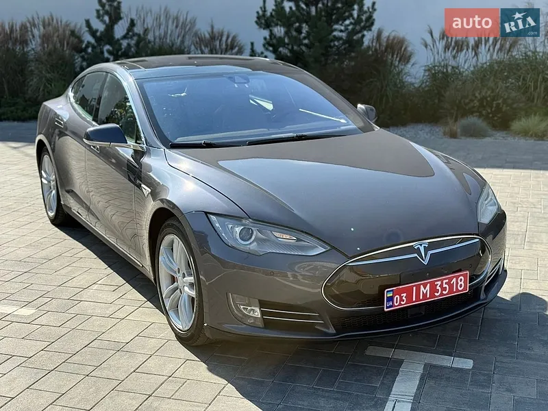 Tesla Model S 2014