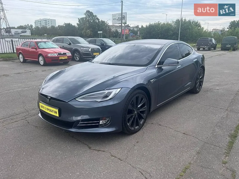 Tesla Model S 2020