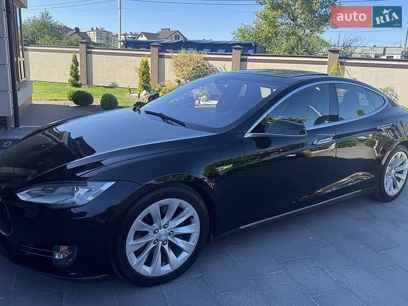 Tesla Model S 2015