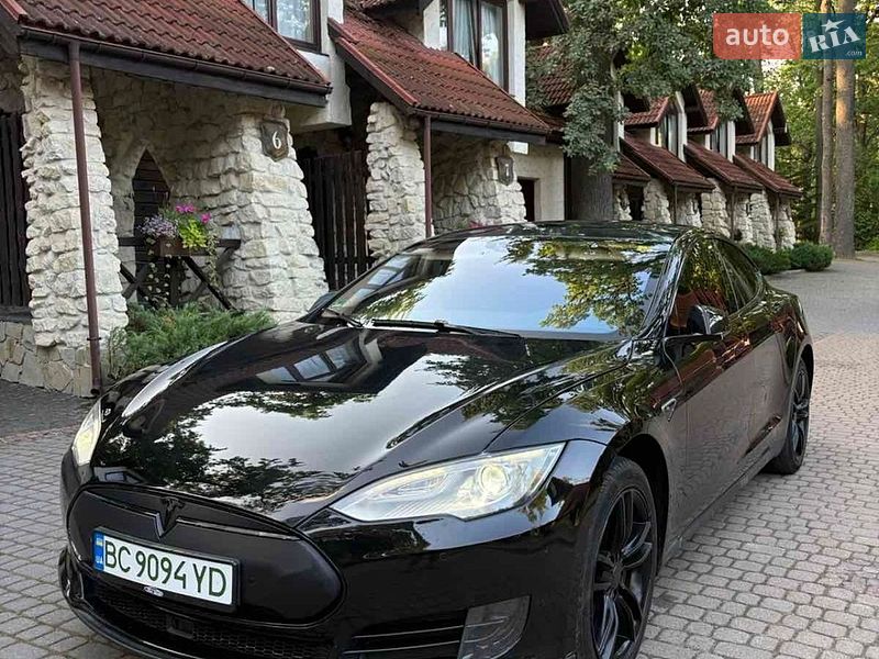 Лифтбек Tesla Model S 2015 в Шептицькому