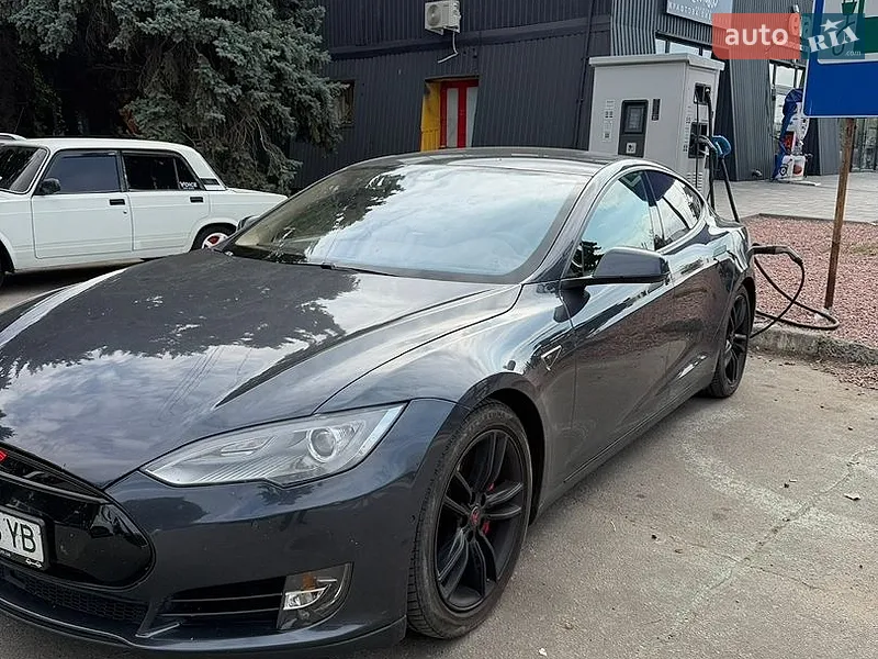 Tesla Model S 2015