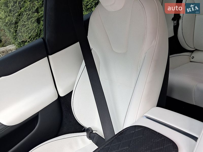 Лифтбек Tesla Model S 2021 в Коломые