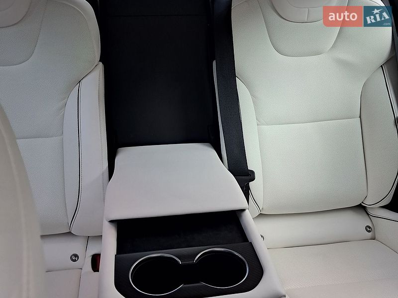 Лифтбек Tesla Model S 2021 в Коломые