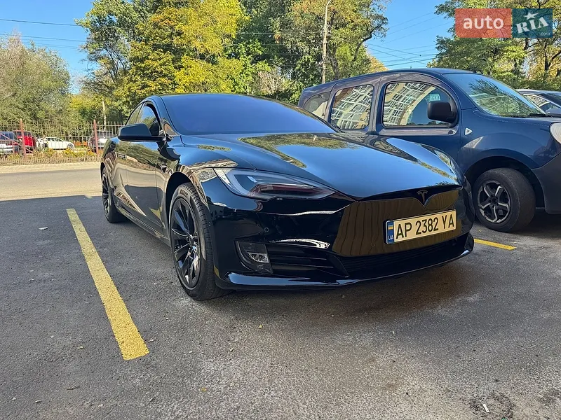 Tesla Model S 2018