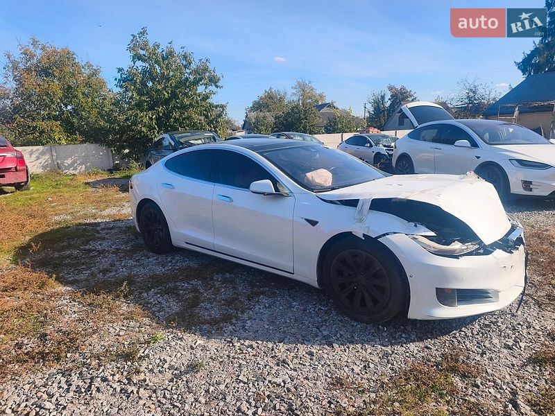 Лифтбек Tesla Model S 2016 в Сквире