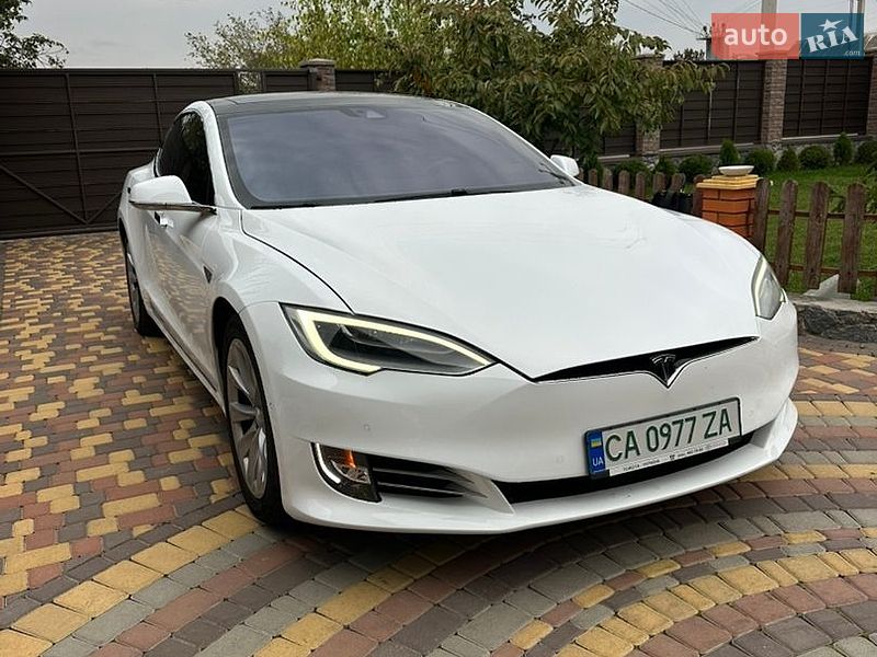 Лифтбек Tesla Model S 2016 в Кропивницком