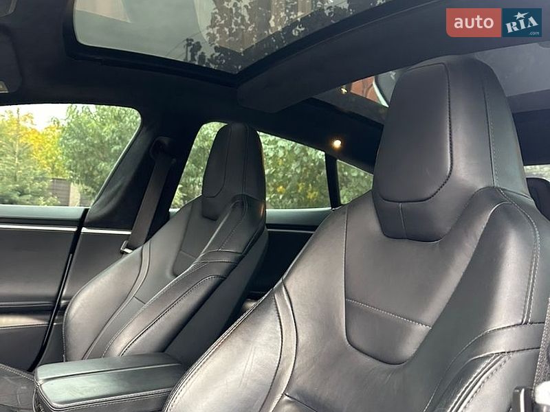 Лифтбек Tesla Model S 2016 в Кропивницком