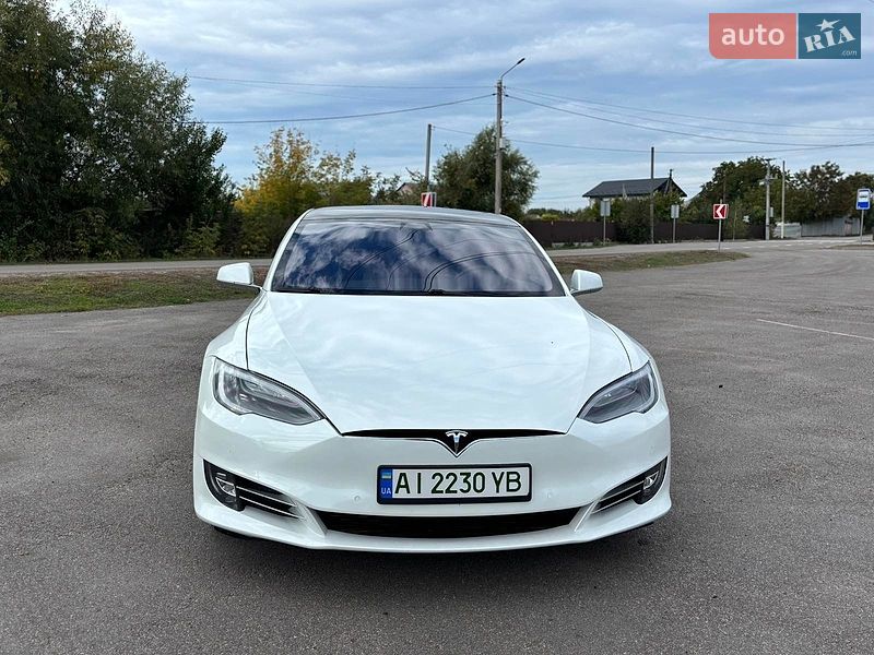 Tesla Model S 2019