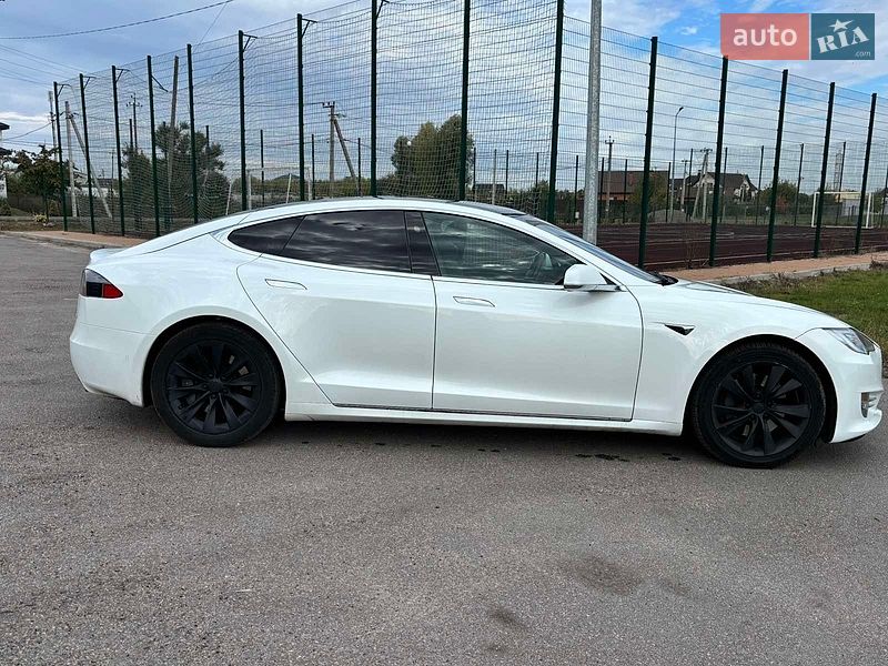 Ліфтбек Tesla Model S 2019 в Києві