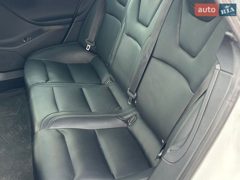 Ліфтбек Tesla Model S 2019 в Києві
