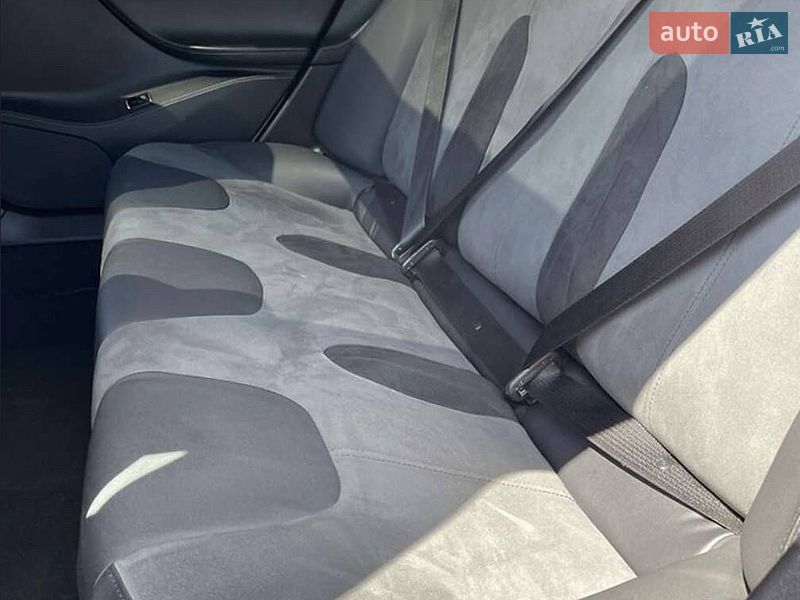 Ліфтбек Tesla Model S 2014 в Львові