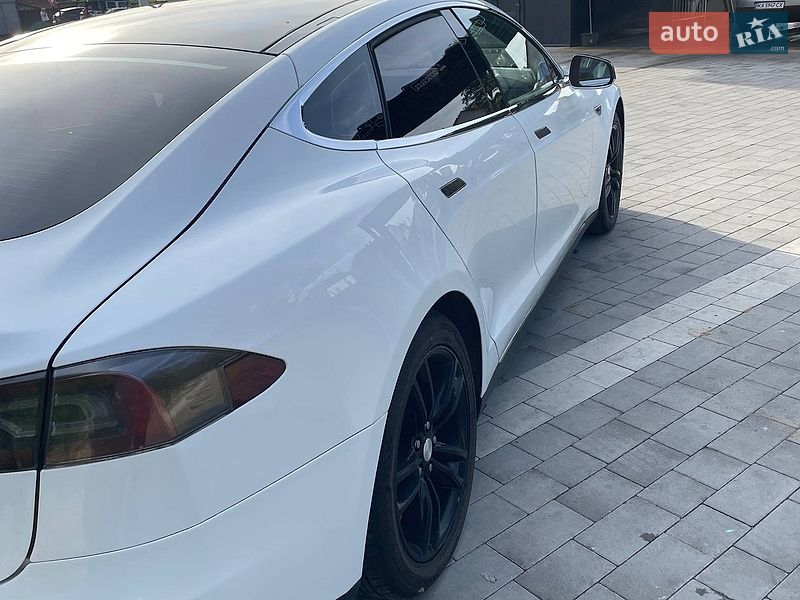 Ліфтбек Tesla Model S 2014 в Львові